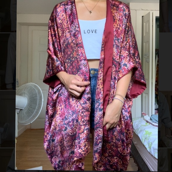 H&M flowy top layer - Picture 3 of 4